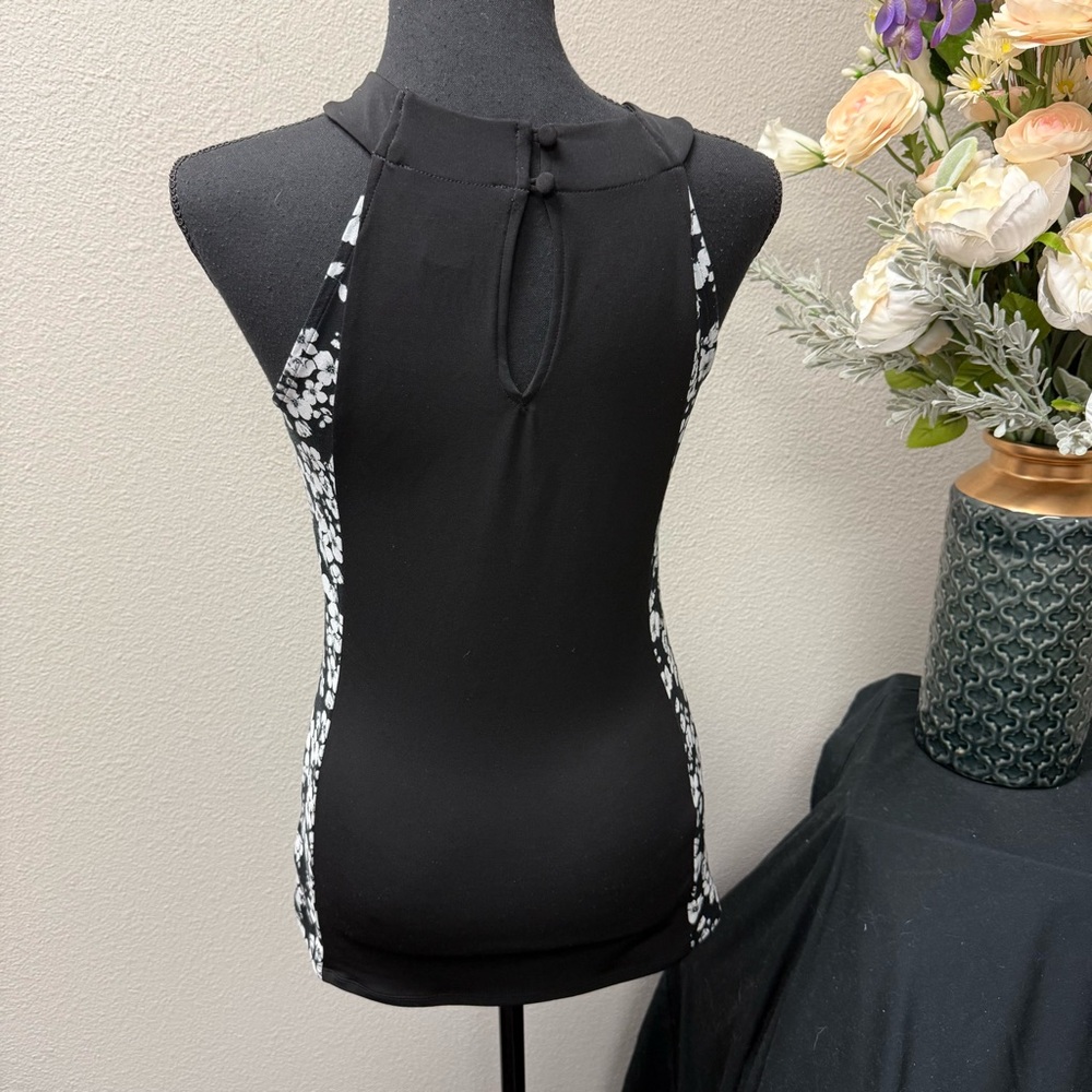 White House Black Market Floral Halter Top XXS | Black White Sleeveless Blouse - Picture 4 of 7